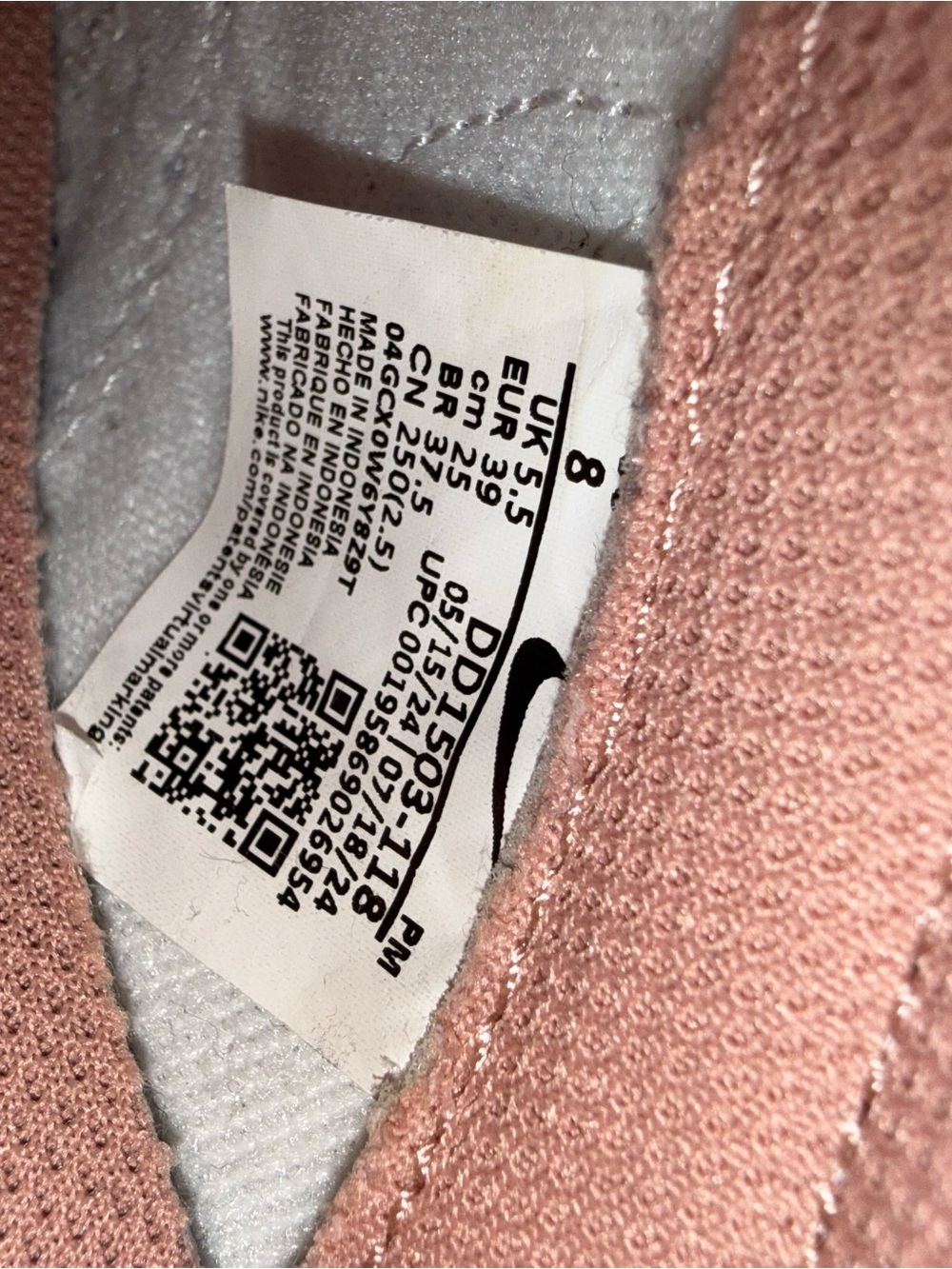 Nike Women’s Sneakers in dusty pink and White - Picture 3 of 3